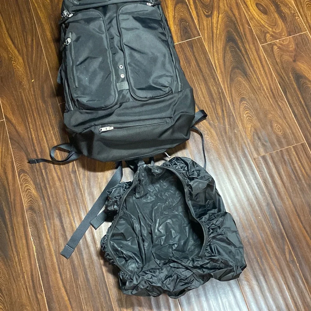 lululemon athletica Navy Backpack. Solid black. Stock picture is with blue trim - Picture 10 of 16
